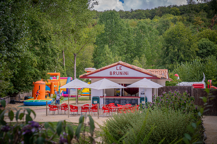 Sandwicherie le Brunini et sa terrasse