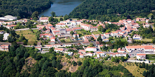 Vue panoramique du village de Mervent